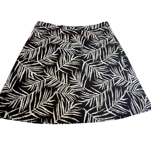 Margaret M - A Line Black Skirt with Palm Print; Stretch; Women's Size M - Picture 6 of 8